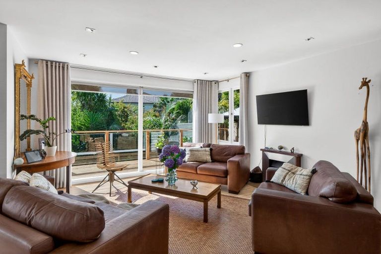 Photo of property in 23 Cliff Road, Torbay, Auckland, 0630