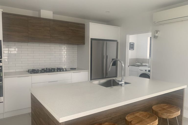 Photo of property in 34 Pepene Avenue, Takanini, 2112