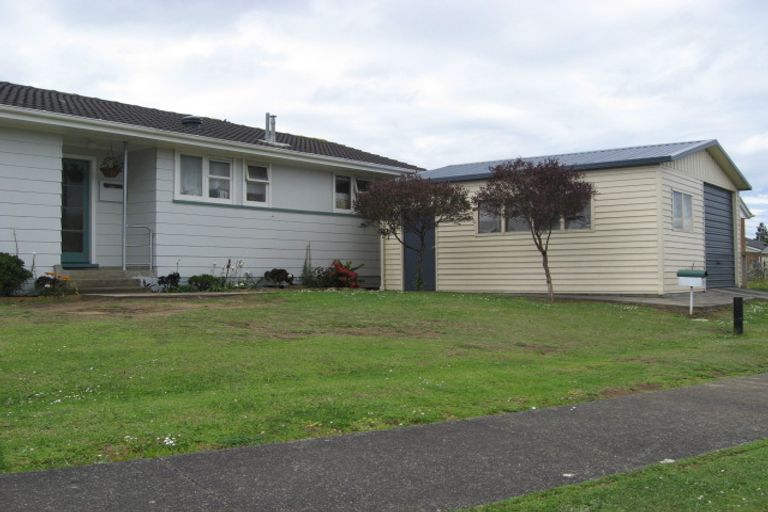 Photo of property in 5 Windrush Close, Mangere, Auckland, 2022