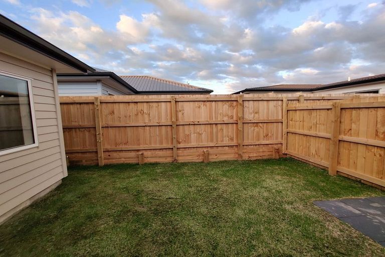 Photo of property in 23 Kapowai Boulevard, Takanini, 2112