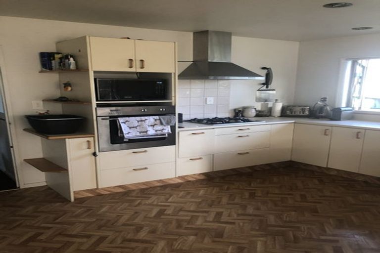 Photo of property in 32 Koromiko Street, New Lynn, Auckland, 0600