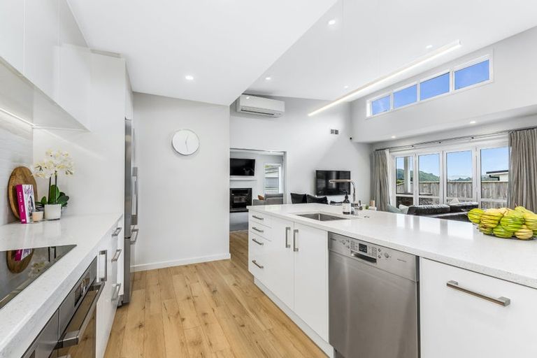 Photo of property in 28 Banks Boulevard, Whitby, Porirua, 5024
