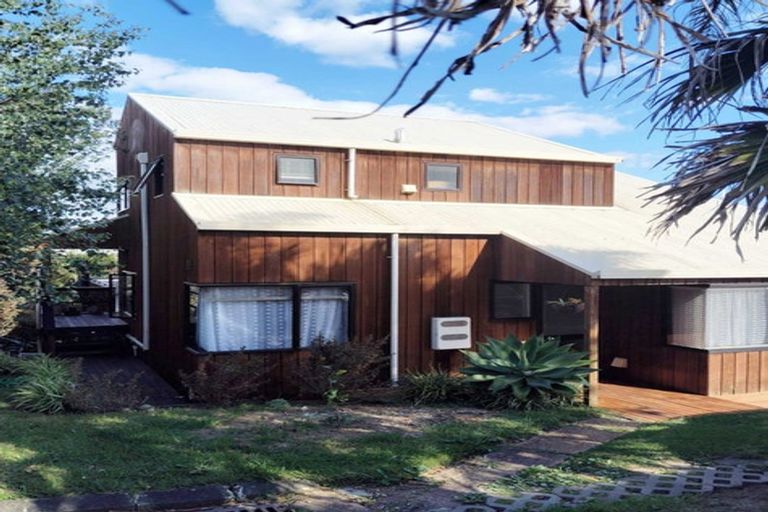 Photo of property in 1/11 Cambric Place, Botany Downs, Auckland, 2010