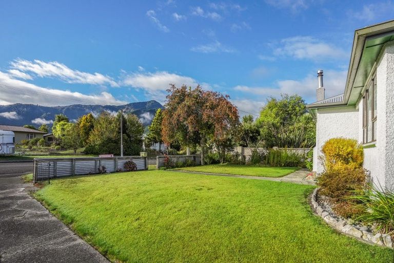 Photo of property in 4 Brunner Street, Murchison, 7007