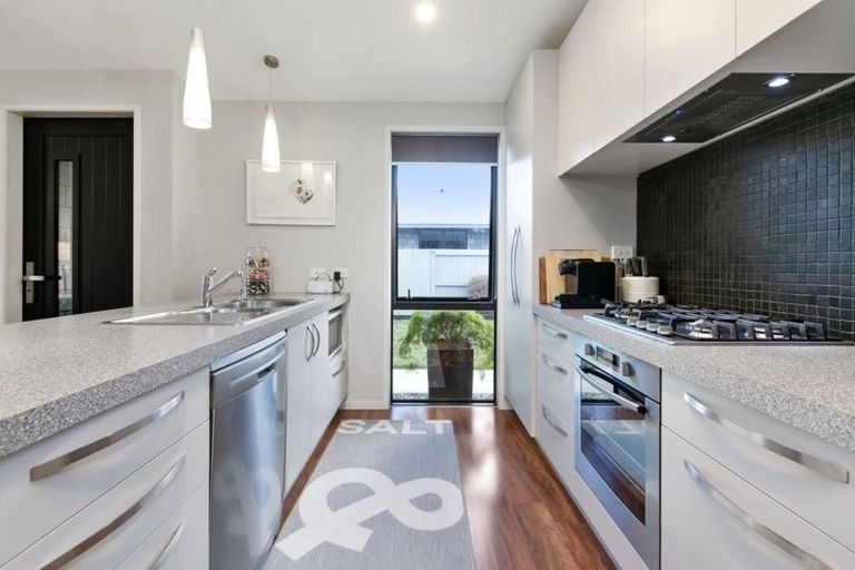 Photo of property in 58 Butterworth Crescent, Papamoa Beach, Papamoa, 3118