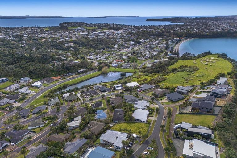 Photo of property in 22 Hawaiian Parade, Arkles Bay, Whangaparaoa, 0932