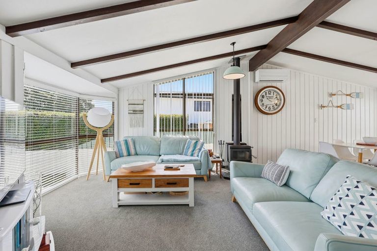 Photo of property in 6 Vela Place, Clarks Beach, 2122