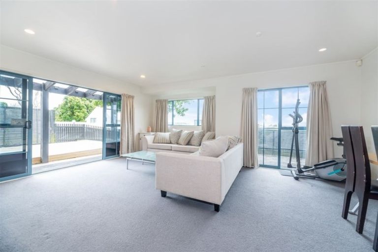 Photo of property in 12/485 Don Buck Road, Massey, Auckland, 0614