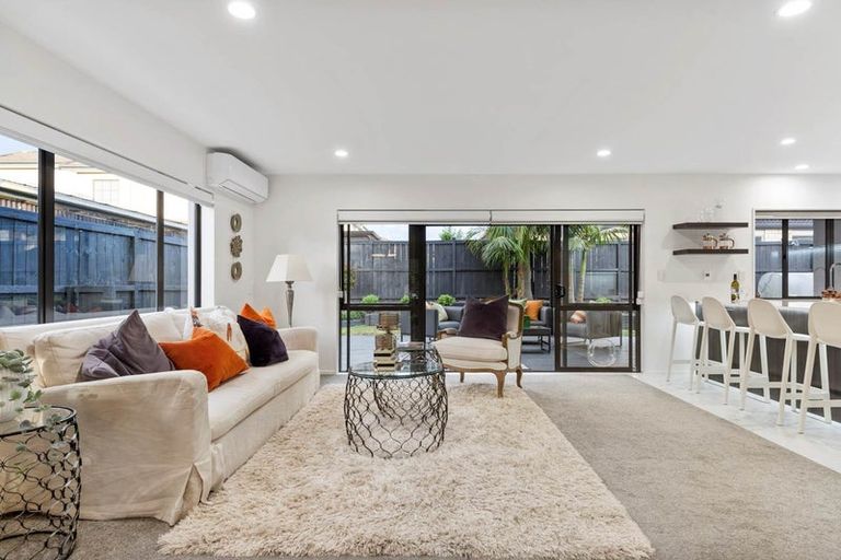 Photo of property in 1 Coachman Drive, Flat Bush, Auckland, 2016