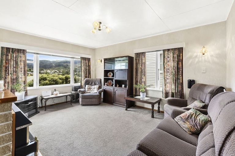 Photo of property in 57 Taylor Terrace, Tawa, Wellington, 5028