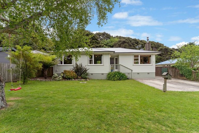 Photo of property in 14 Pinehaven Road, Pinehaven, Upper Hutt, 5019