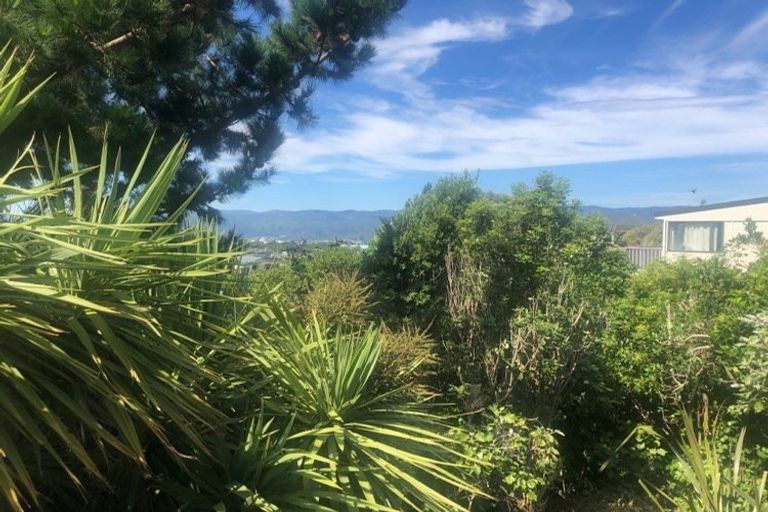 Photo of property in 18 Jasmine Grove, Maungaraki, Lower Hutt, 5010