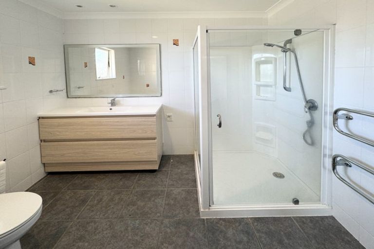 Photo of property in 92 Bond Crescent, Forrest Hill, Auckland, 0620