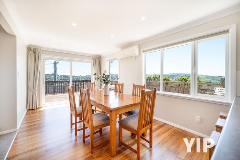 Photo of property in 9 Paparangi Crescent, Paparangi, Wellington, 6037