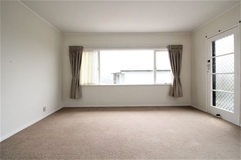 Photo of property in 519a East Coast Road, Murrays Bay, Auckland, 0630