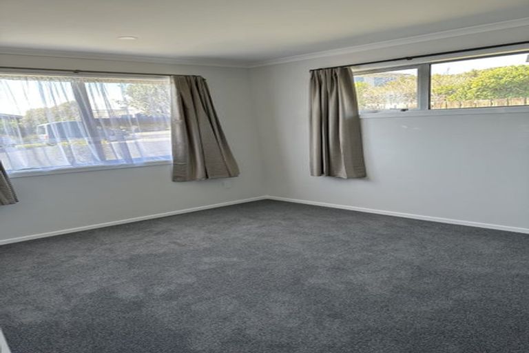 Photo of property in 28 Eskdale Road, Papakowhai, Porirua, 5024