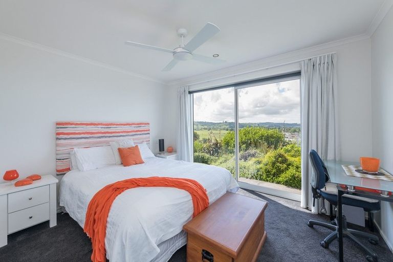 Photo of property in 23 Katania Heights, Brightwater, 7022