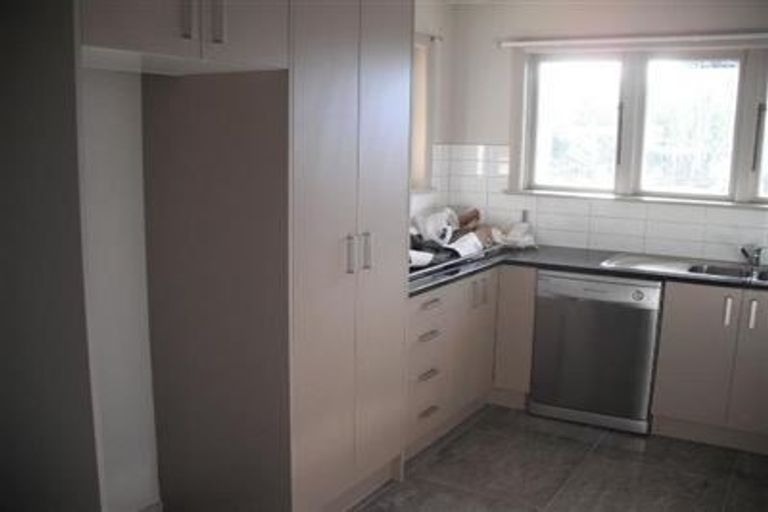 Photo of property in 24 Sutton Crescent, Papakura, 2110