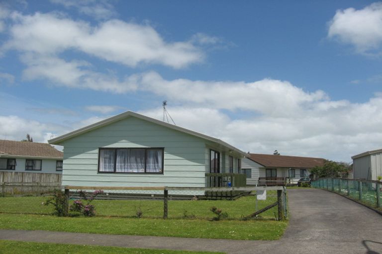 Photo of property in 16 Hanford Place, Clendon Park, Auckland, 2103