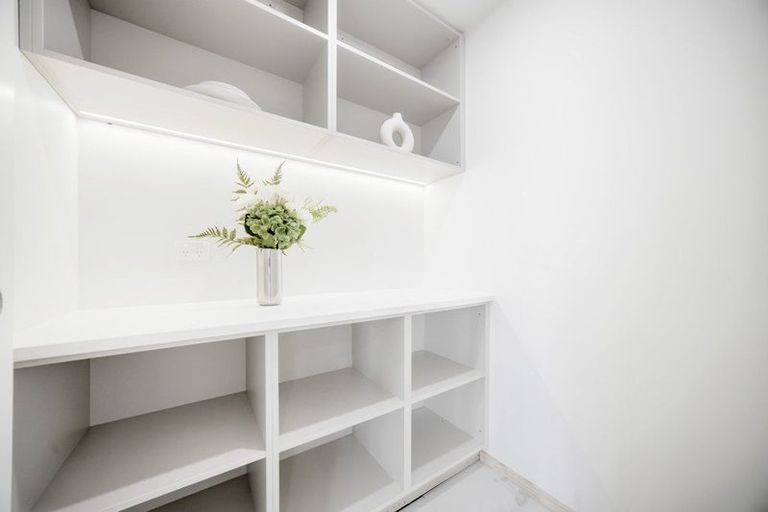 Photo of property in 10 Tusac Place, Totara Vale, Auckland, 0627