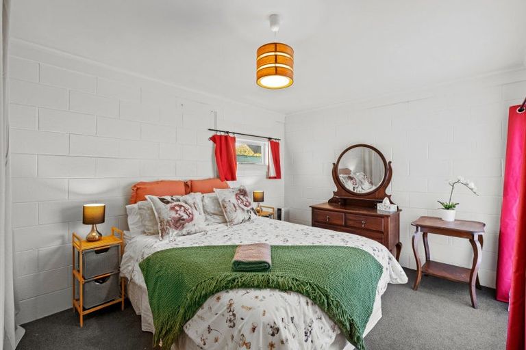 Photo of property in 5 Price Street, Westown, New Plymouth, 4310