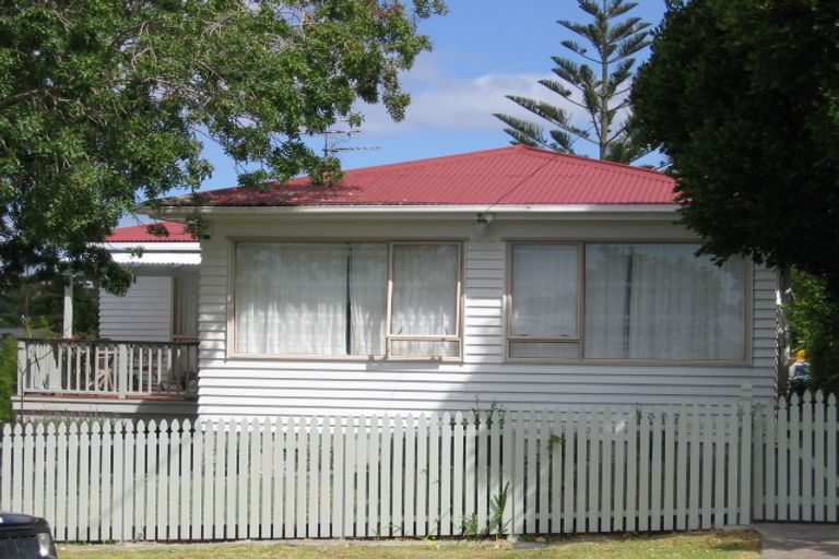 Photo of property in 2/5 Fordham Street, Beach Haven, Auckland, 0626