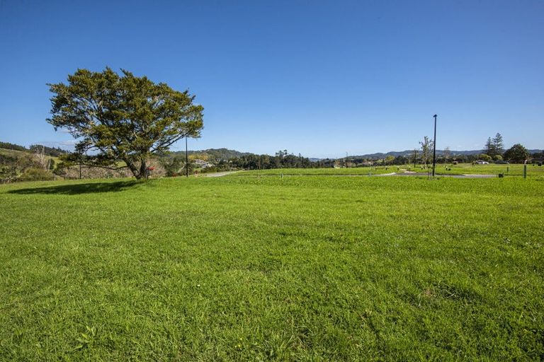 Photo of property in 4 Frangipani Close, Glenbervie, 0173