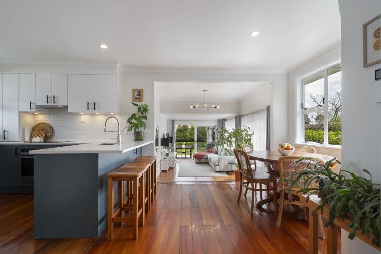 Photo of property in 42 Park Road, West End, Palmerston North, 4412