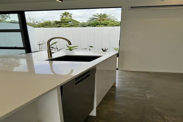 Photo of property in 26e Brennan Avenue, Te Atatu Peninsula, Auckland, 0610