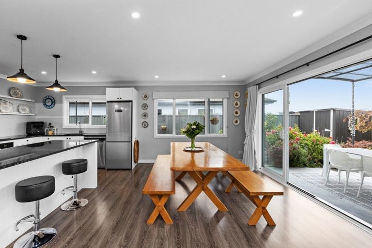 Photo of property in 10 Pelorus Avenue, Poraiti, Napier, 4112