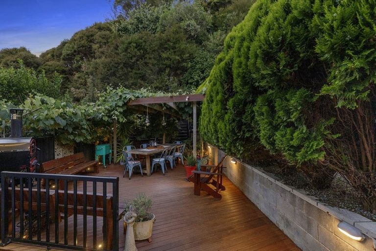 Photo of property in 8 Volkner Grove, Waterloo, Lower Hutt, 5011