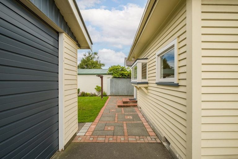 Photo of property in 65 Martin Avenue, Beckenham, Christchurch, 8023