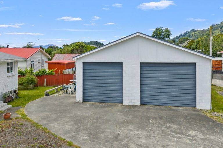 Photo of property in 14 Wairau Road, Picton, 7220