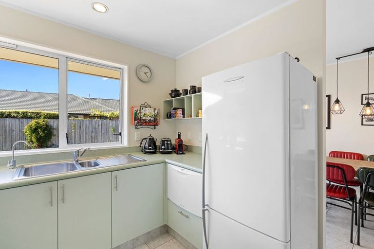 Photo of property in 18 Gandalf Crescent, Paraparaumu, 5032