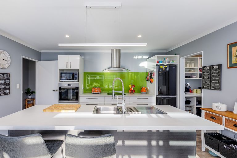 Photo of property in 7 Austin Reid Avenue, Carterton, 5713