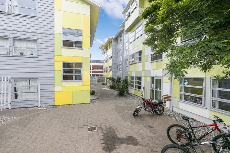 Photo of property in Drummond Street Flats, 17/19 Drummond Street, Mount Cook, Wellington, 6021