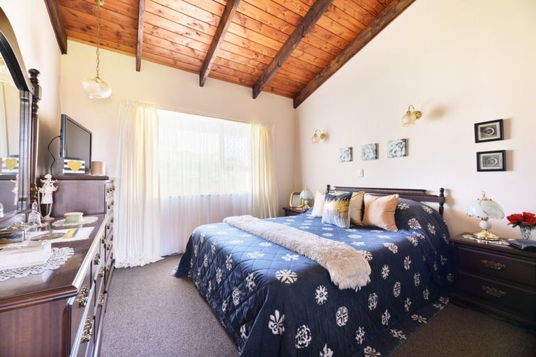 Photo of property in 4 Chablis Place, Henderson, Auckland, 0612