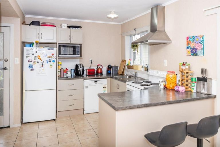 Photo of property in 8 Snead Place, Hamilton East, Hamilton, 3216