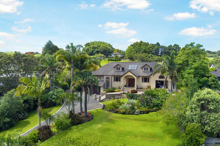 Photo of property in 3 Napuka Road, Henderson Valley, Auckland, 0612