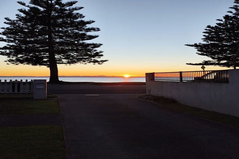 Photo of property in 20 The Esplanade, Eastern Beach, Auckland, 2012