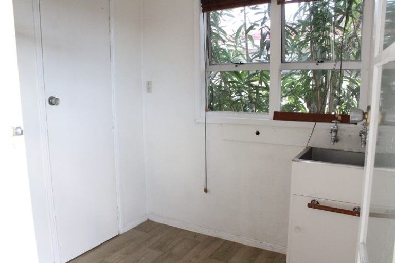 Photo of property in 17 Priestley Drive, Bucklands Beach, Auckland, 2014