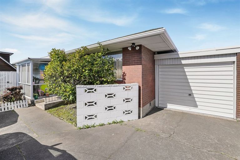 Photo of property in 2/224 Waimairi Road, Ilam, Christchurch, 8041