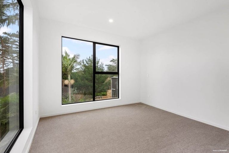 Photo of property in 1/105 Hobsonville Road, West Harbour, Auckland, 0618