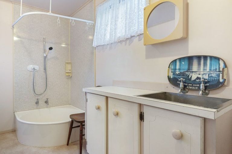 Photo of property in 16 Spencer Road, Pinehill, Auckland, 0632