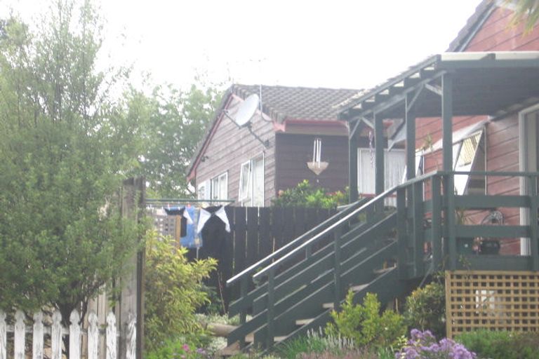 Photo of property in 2/30 Neal Avenue, Glenfield, Auckland, 0629