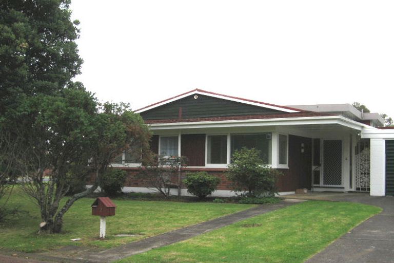 Photo of property in 2 Ganymede Place, Half Moon Bay, Auckland, 2012