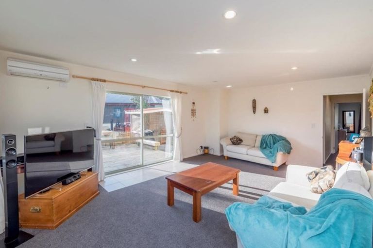 Photo of property in 5 Barrett Drive, Waikanae Beach, Waikanae, 5036