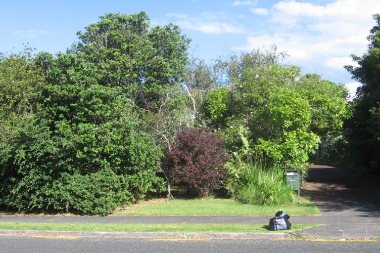 Photo of property in 10 Kitewao Street, Northcote, Auckland, 0627