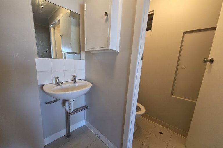 Photo of property in Churchill Flats, 213 The Terrace, Wellington Central, Wellington, 6011