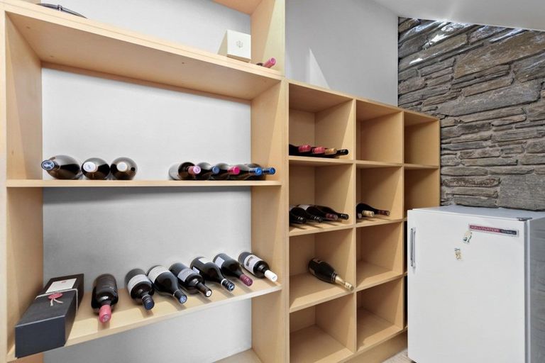 Photo of property in 16 Earnslaw Terrace, Queenstown, 9300